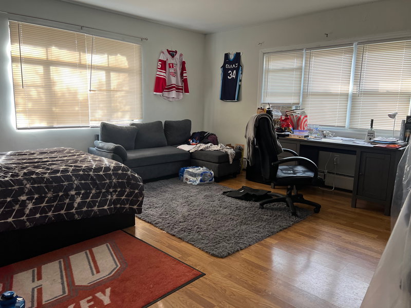 North End 8 bedrooms/7 entrance huge castle, great for sport team or a group available 5/31/26 image