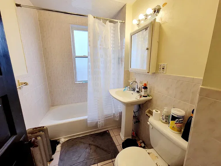 142 W Adams St image