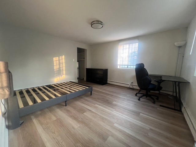 North End 8 bedrooms/7 entrance huge castle, great for sport team or a group available 5/31/26 image