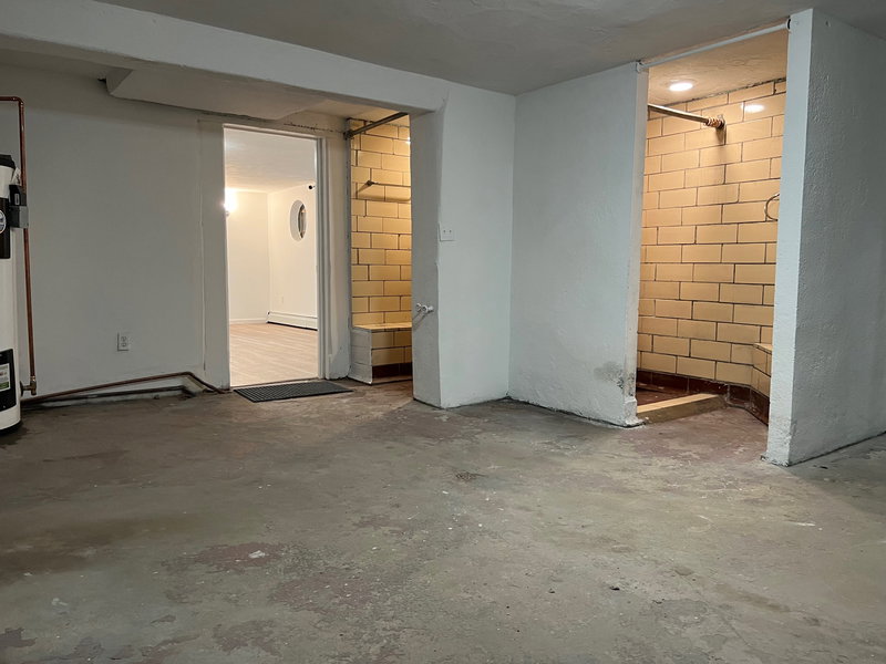 North End 8 bedrooms/7 entrance huge castle, great for sport team or a group available 5/31/26 image