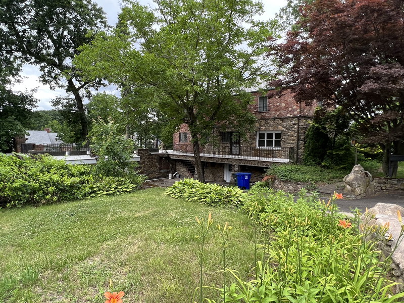 North End 8 bedrooms/7 entrance huge castle, great for sport team or a group available 5/31/26 image