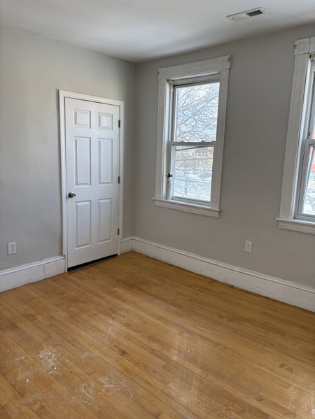 4 bedroom Apt Near Clark U image