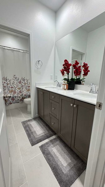 A large room in a new house image