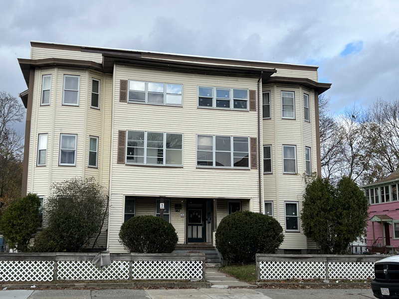 Clark University Off Campus Housing - 982 Main St - 3 bed 1 bath near ...