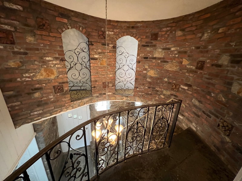 North End 8 bedrooms/7 entrance huge castle, great for sport team or a group available 5/31/26 image