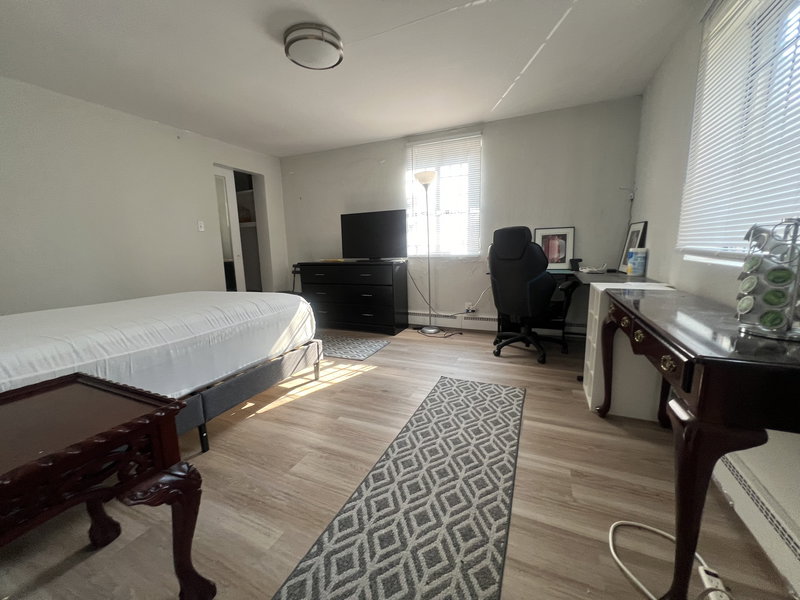 North End 8 bedrooms/7 entrance huge castle, great for sport team or a group available 5/31/26 image