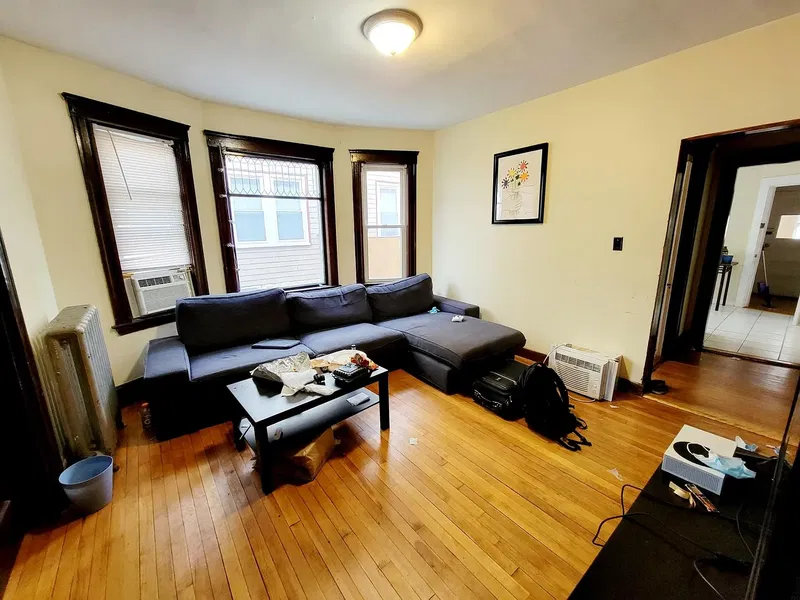 142 W Adams St image