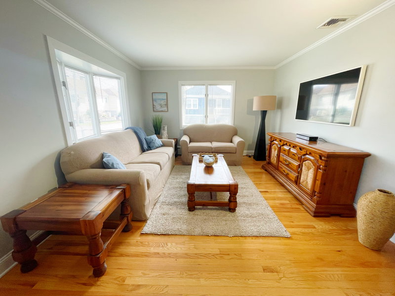 Newly Renovated Furnished 3BR in Bristol · 1 Mile to RWU · Walk to Downtown image