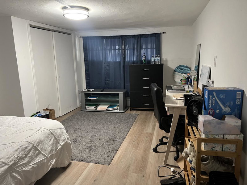 North End 8 bedrooms/7 entrance huge castle, great for sport team or a group available 5/31/26 image