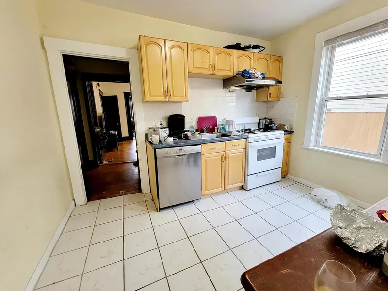 142 W Adams St image