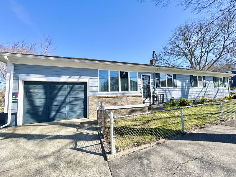 Newly Renovated Furnished 3BR in Bristol · 1 Mile to RWU · Walk to Downtown image