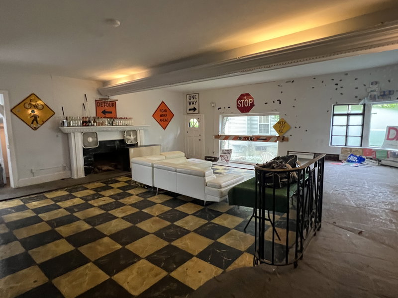 North End 8 bedrooms/7 entrance huge castle, great for sport team or a group available 5/31/26 image