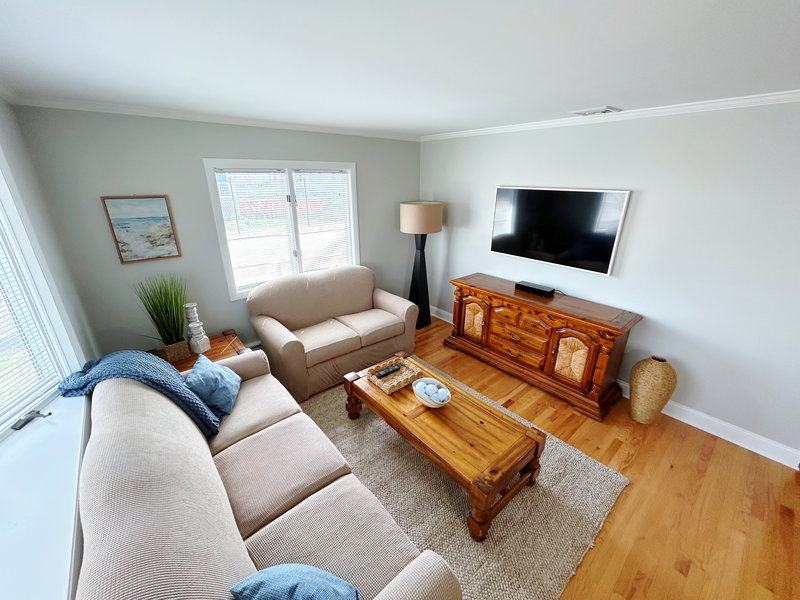 Newly Renovated Furnished 3BR in Bristol · 1 Mile to RWU · Walk to Downtown image