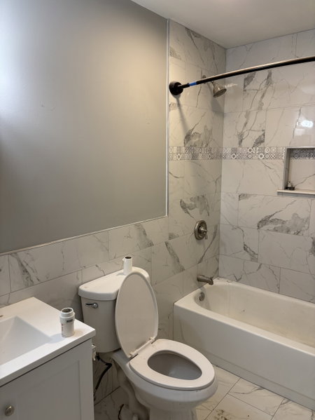 4 bedroom Apt Near Clark U image