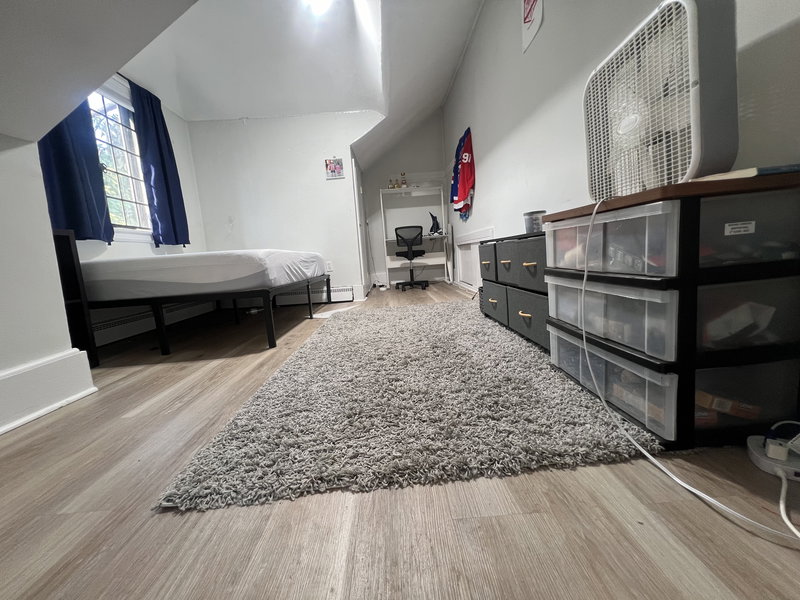 North End 8 bedrooms/7 entrance huge castle, great for sport team or a group available 5/31/26 image