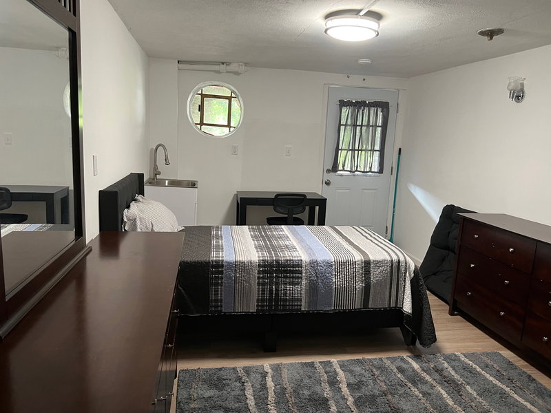 North End 8 bedrooms/7 entrance huge castle, great for sport team or a group available 5/31/26 image