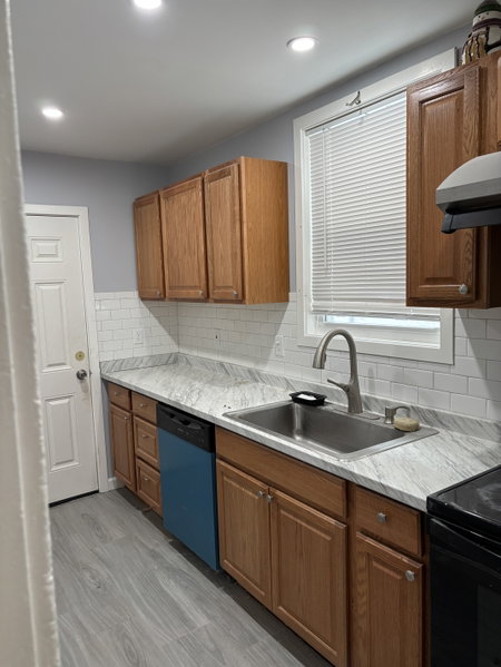 4 bedroom Apt Near Clark U image