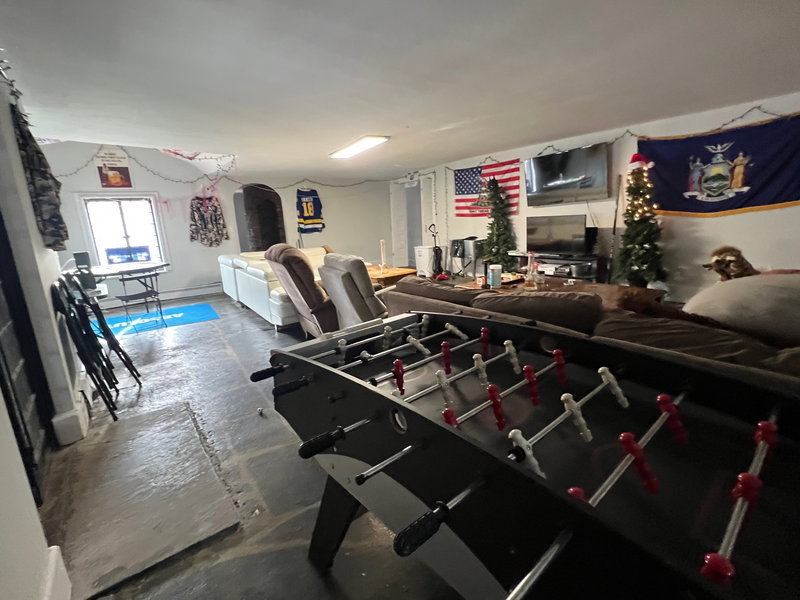 North End 8 bedrooms/7 entrance huge castle, great for sport team or a group available 5/31/26 image