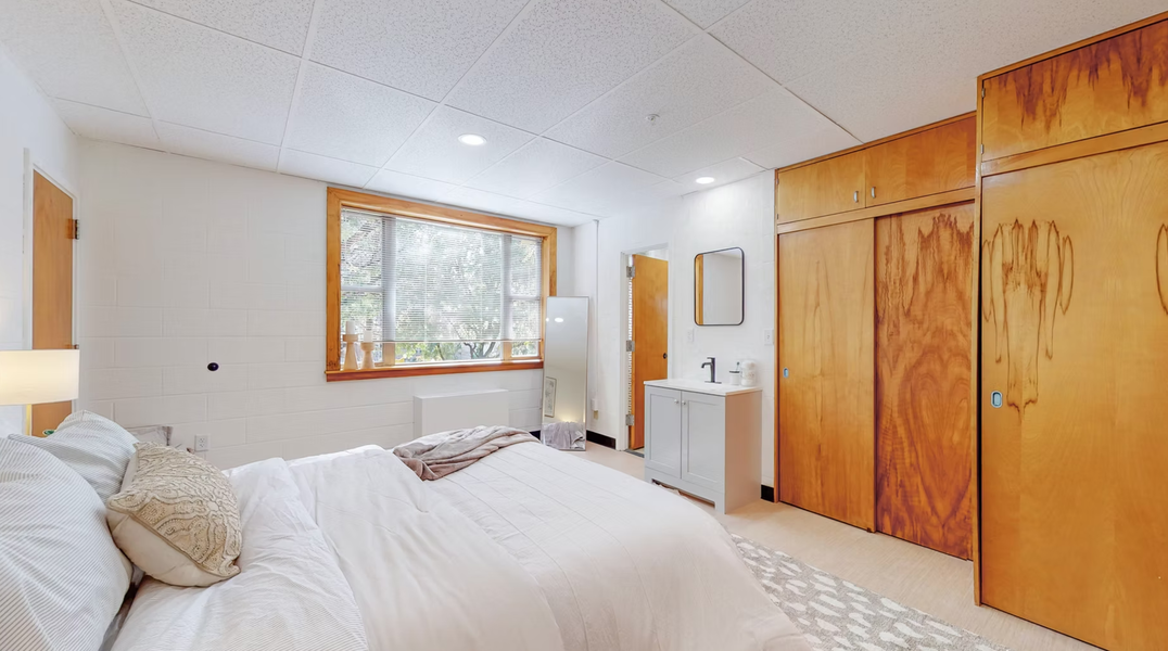 Parkline Apartments | Troy, NY Off-Campus Housing image