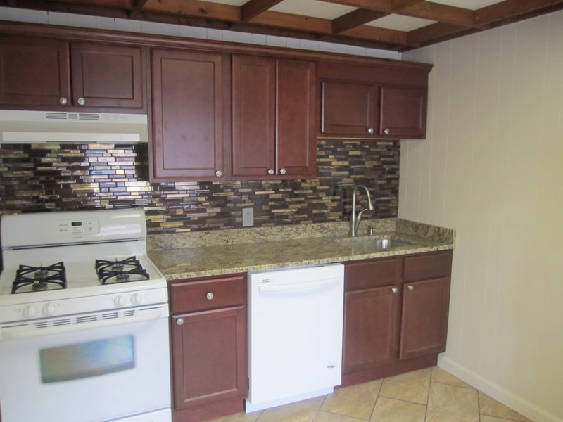 28 Lancaster St #2R (Near WPI) Heat Included image