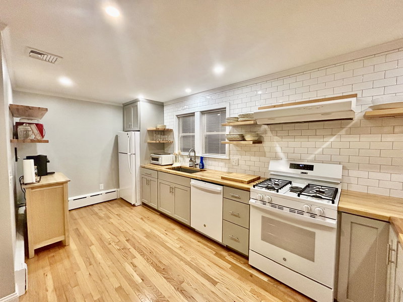 Newly Renovated Furnished 3BR in Bristol · 1 Mile to RWU · Walk to Downtown image